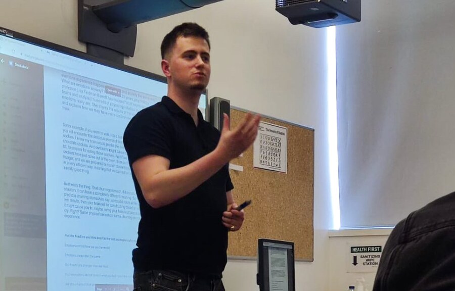 Hugh Wise teaching a class